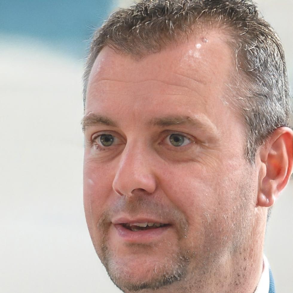Martin Kovač, Financial Director